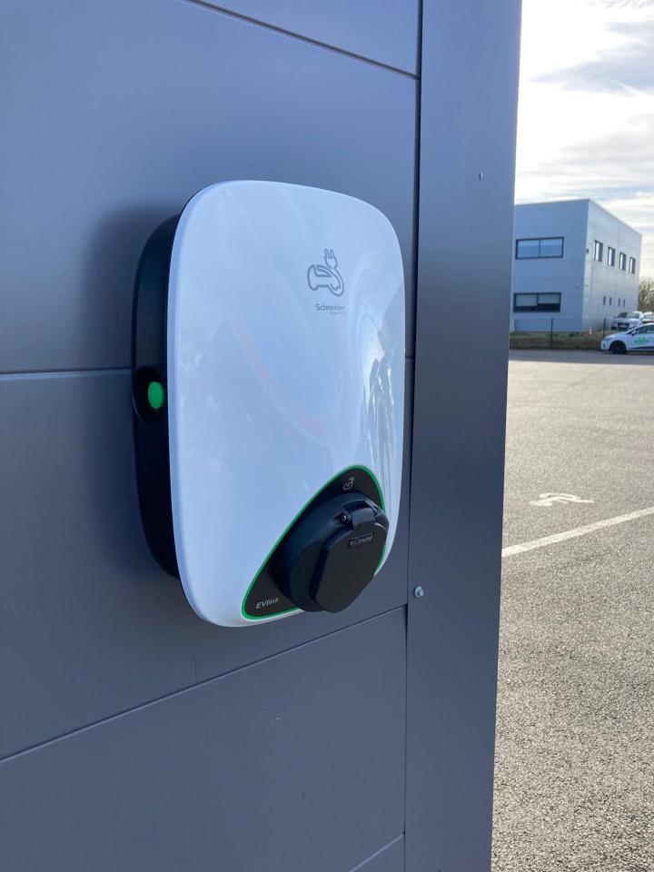 Pose de borne de recharge pour véhicule électrique Fontainebleau
